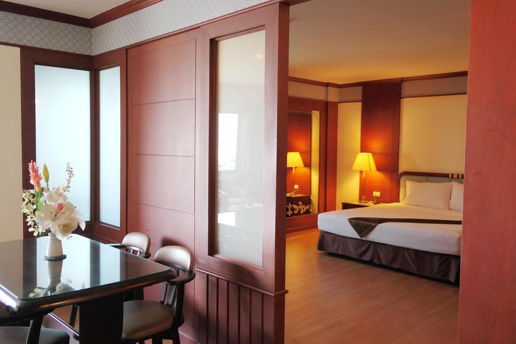Grand Park Hotel Накхон Си Тамарат Екстериор снимка