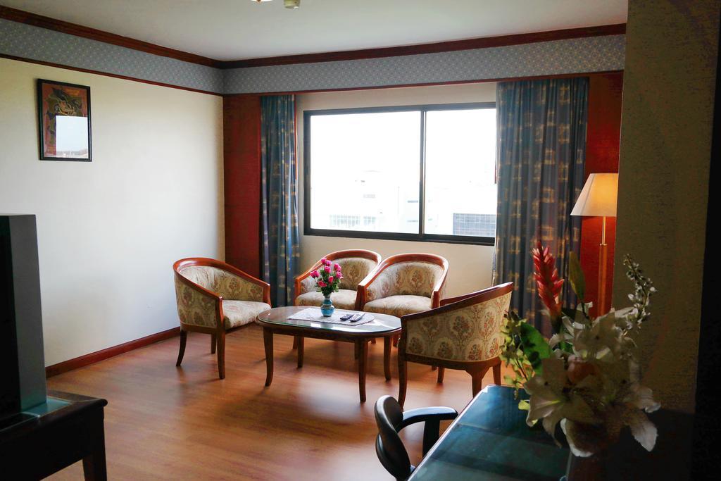 Grand Park Hotel Накхон Си Тамарат Екстериор снимка
