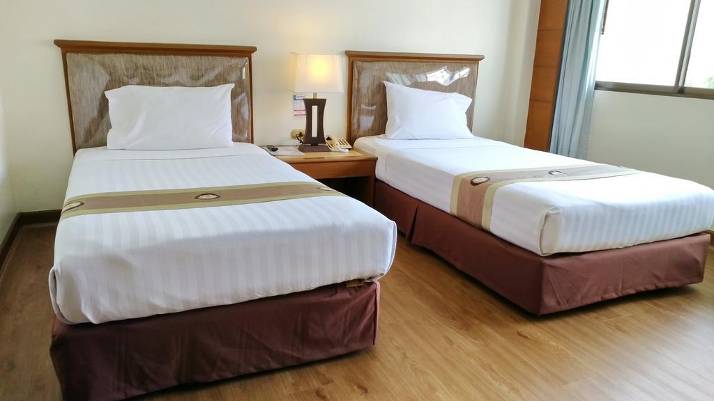 Grand Park Hotel Накхон Си Тамарат Екстериор снимка