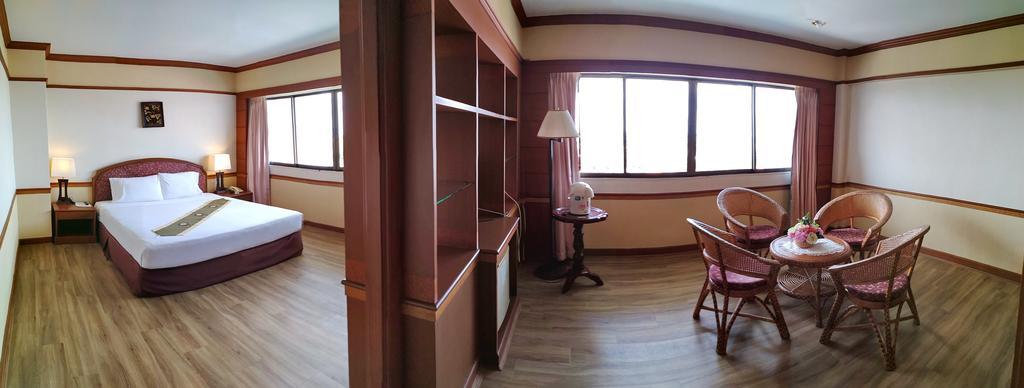 Grand Park Hotel Накхон Си Тамарат Екстериор снимка