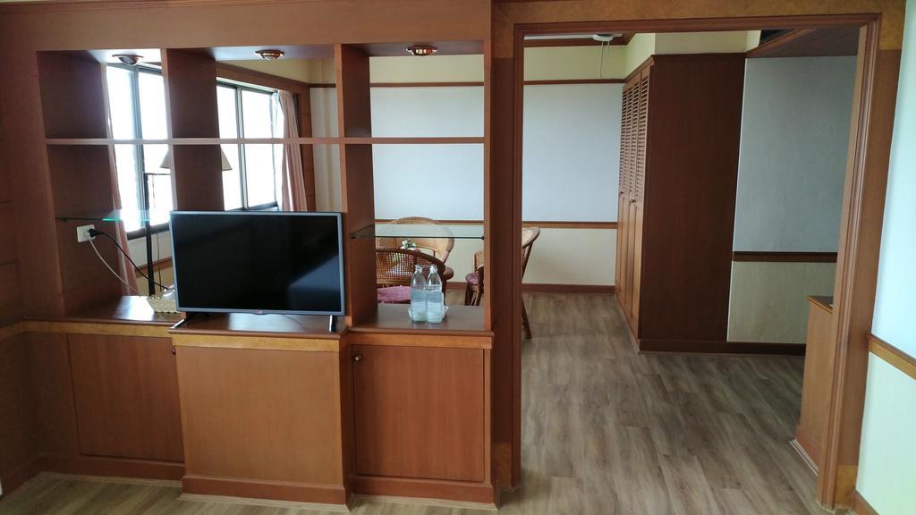 Grand Park Hotel Накхон Си Тамарат Стая снимка
