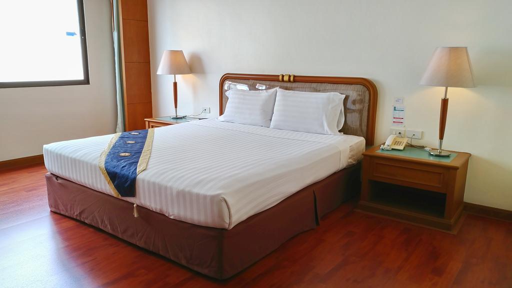 Grand Park Hotel Накхон Си Тамарат Екстериор снимка