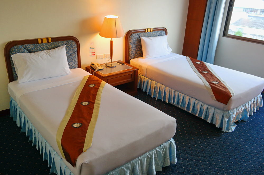 Grand Park Hotel Накхон Си Тамарат Екстериор снимка