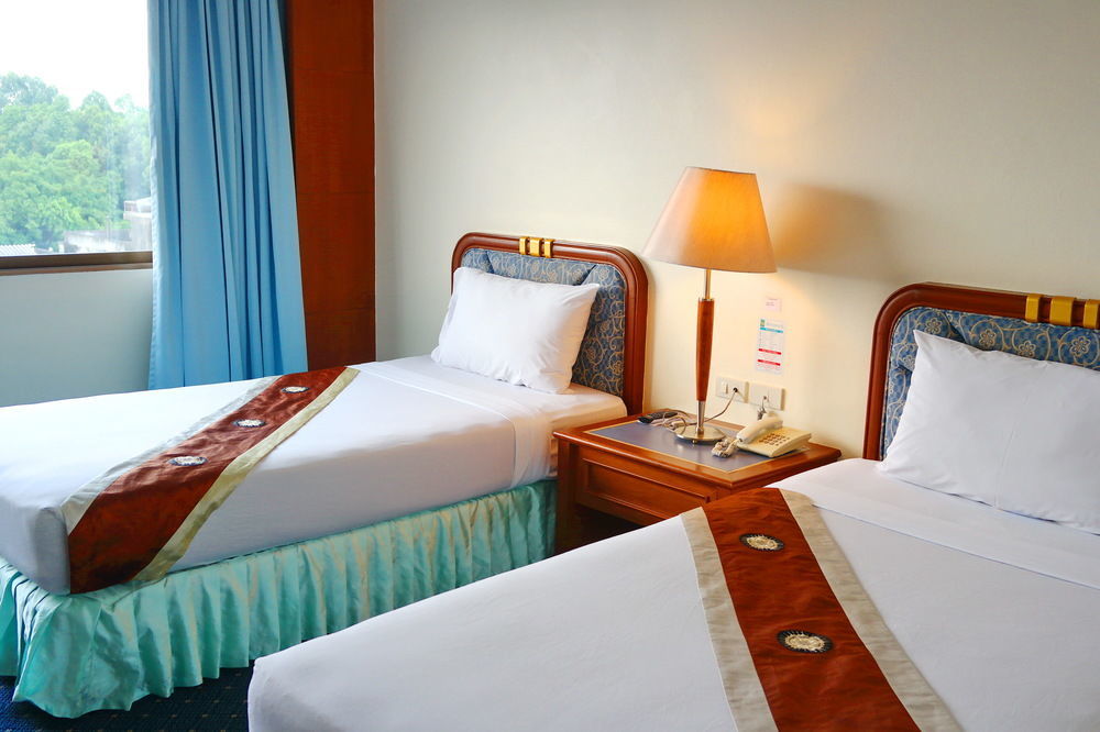 Grand Park Hotel Накхон Си Тамарат Екстериор снимка