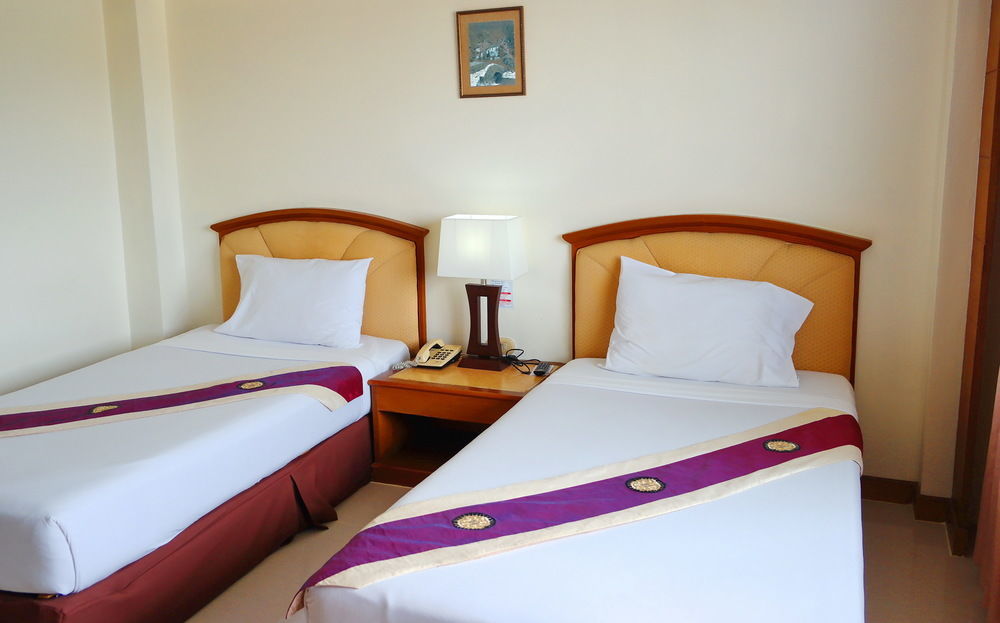 Grand Park Hotel Накхон Си Тамарат Екстериор снимка