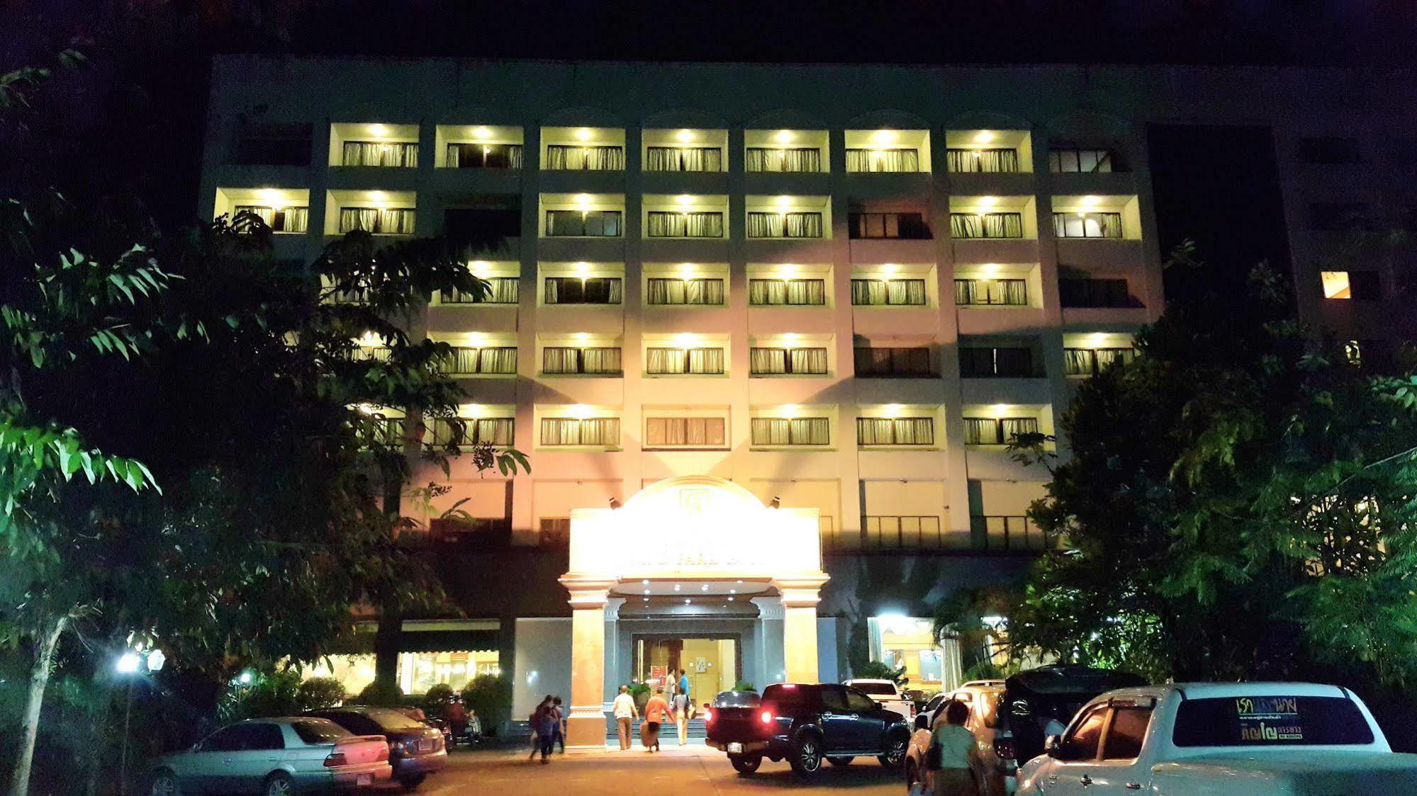Grand Park Hotel Накхон Си Тамарат Екстериор снимка