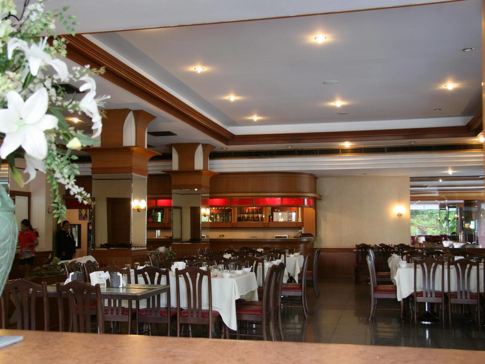 Grand Park Hotel Накхон Си Тамарат Екстериор снимка
