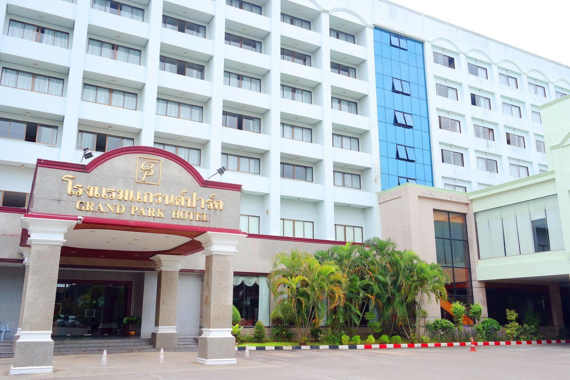 Grand Park Hotel Накхон Си Тамарат Екстериор снимка